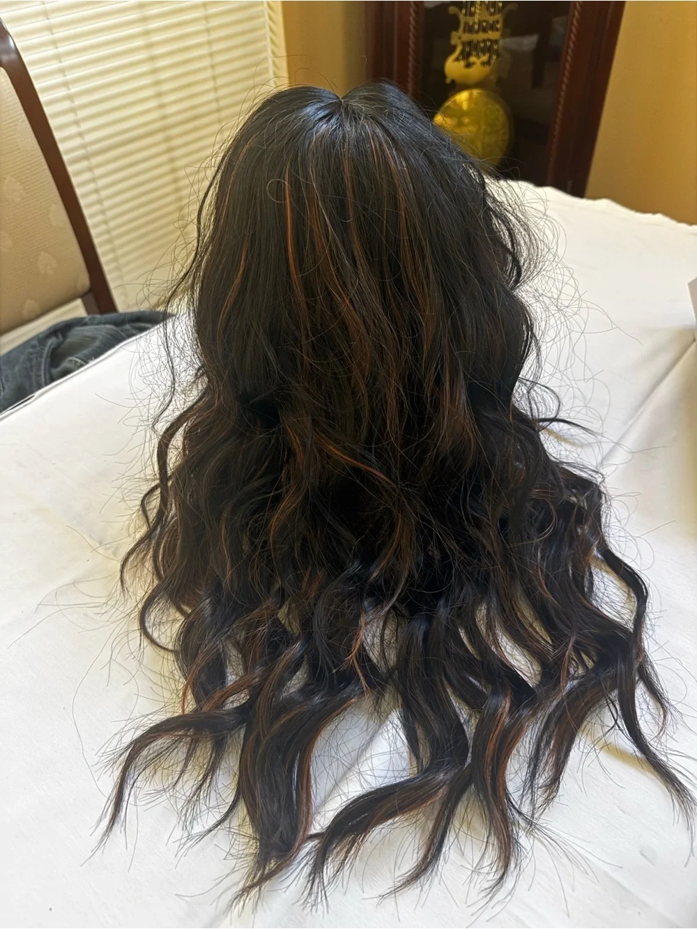 Wavy Layered Women's Hair with Subtle Brown Highlights - Black